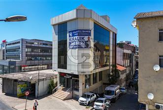 Yenisahra’da E-5 Metroya çok yakın konumda 450m2 Plaza İşyeri