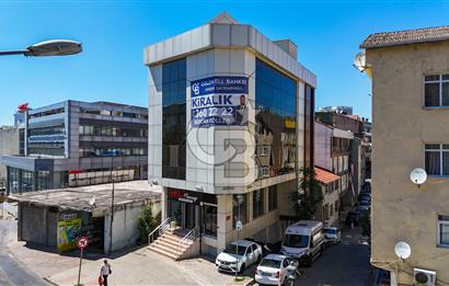 Yenisahra’da E-5 Metroya çok yakın konumda 450m2 Plaza İşyeri