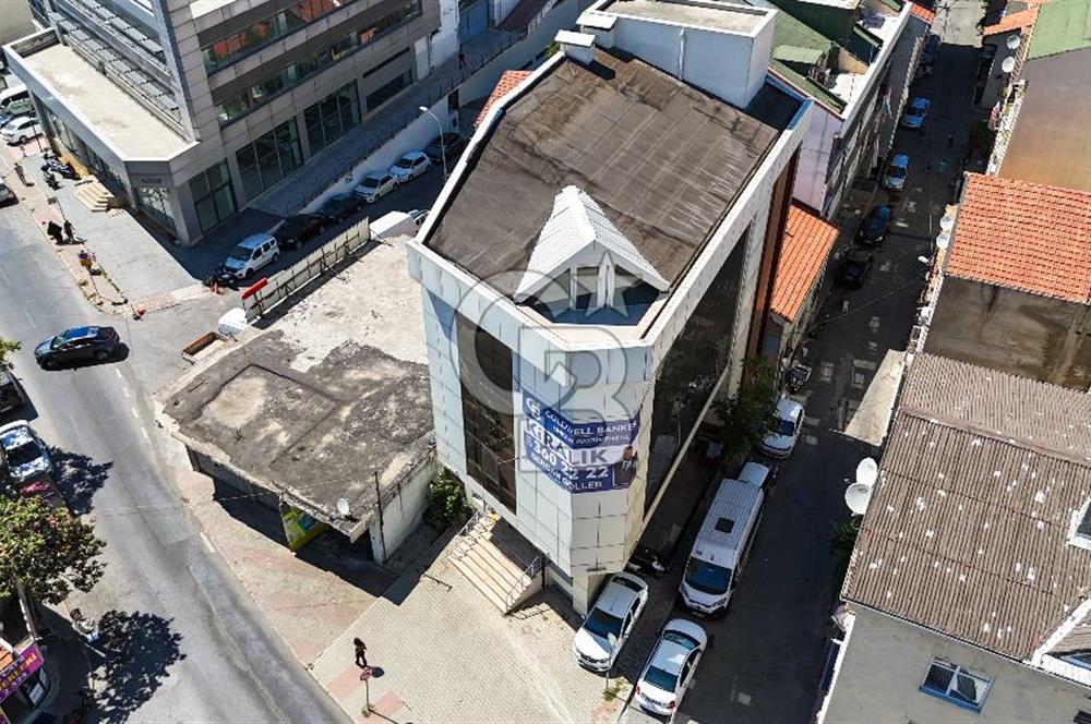 Yenisahra’da E-5 Metroya çok yakın konumda 450m2 Plaza İşyeri