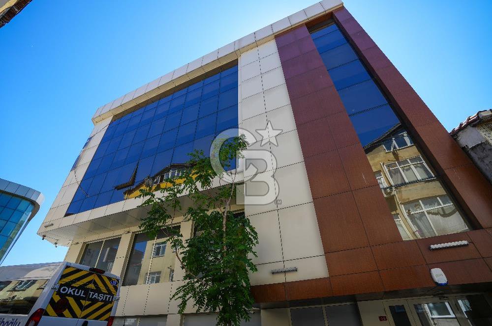 Yenisahra’da E-5 Metroya çok yakın konumda 450m2 Plaza İşyeri