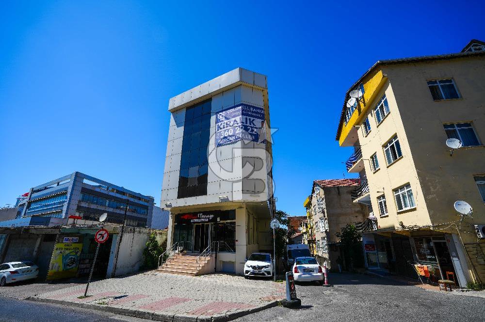 Yenisahra’da E-5 Metroya çok yakın konumda 450m2 Plaza İşyeri
