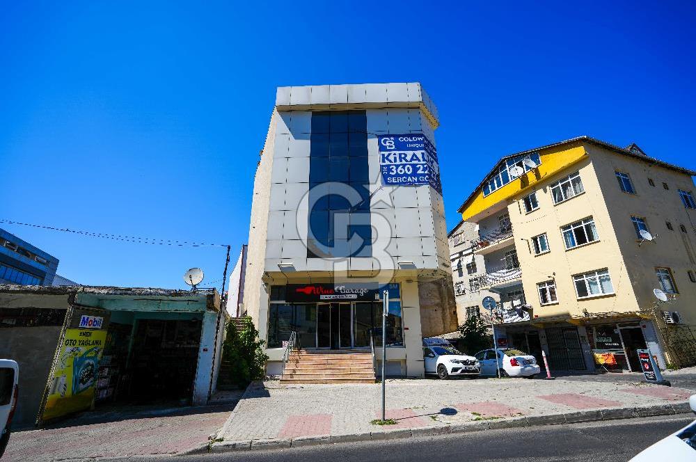 Yenisahra’da E-5 Metroya çok yakın konumda 450m2 Plaza İşyeri