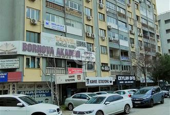 Bornova merkezde iş merkezinde 2+0 satılık ofis