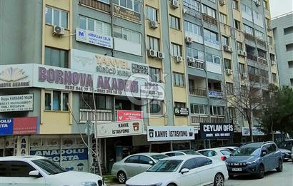 Bornova merkezde iş merkezinde 2+0 satılık ofis