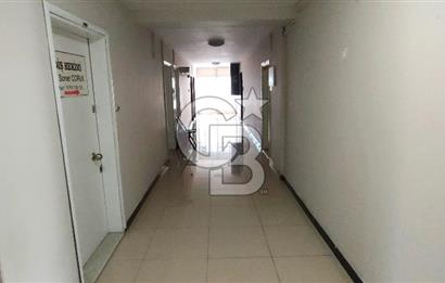 Bornova merkezde iş merkezinde 2+0 satılık ofis
