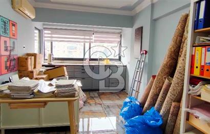Bornova merkezde iş merkezinde 2+0 satılık ofis