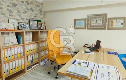 Bornova merkezde iş merkezinde 2+0 satılık ofis