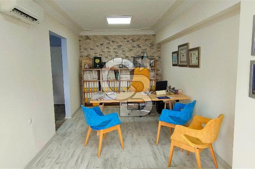 Bornova merkezde iş merkezinde 2+0 satılık ofis