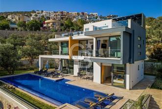 Modern ve Lüks Mimarisi Muhteşem Manzarası Havuzlu Villa