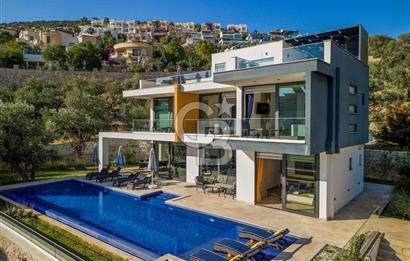 Modern ve Lüks Mimarisi Muhteşem Manzarası Havuzlu Villa