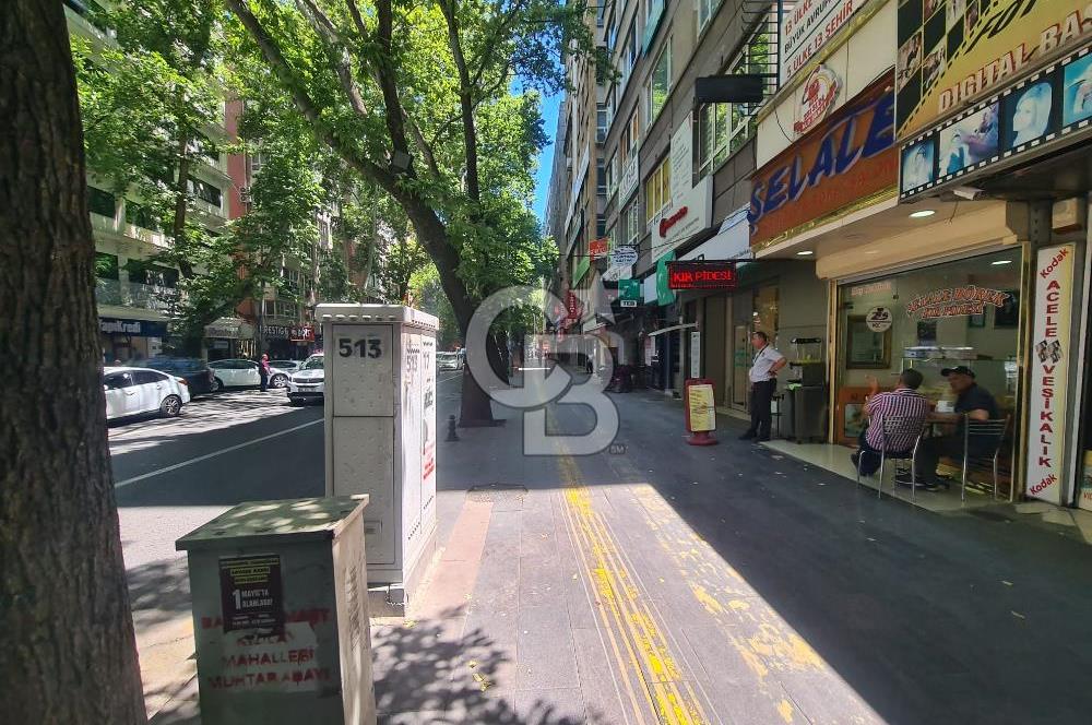 ANKARA KIZILAY NECATİBEY CADDESİNDE BİLECİK PASAJINDA  MUHTEŞEM LOKASYONDA  SATILIK  BOŞ DÜKKAN