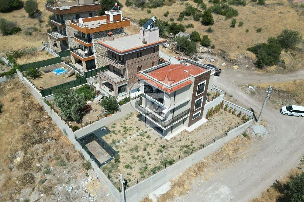 Muhteşem manzaralı havuzlu asansorlu villa