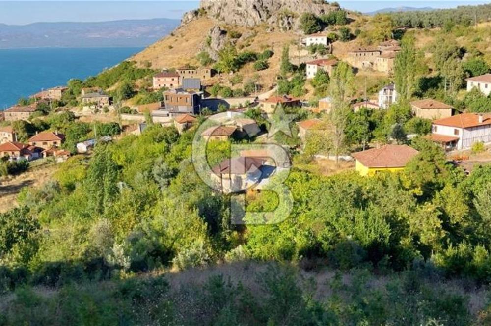 iznik Güllüce Muhteşem göl manzarasına sahip 1770 m satılık arsa