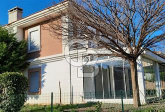 GÜZELBAHÇE GÖNEN ÇAMLIKÖY'DE DOĞA İÇİNDE KİRALIK MÜSTAKİL VİLLA