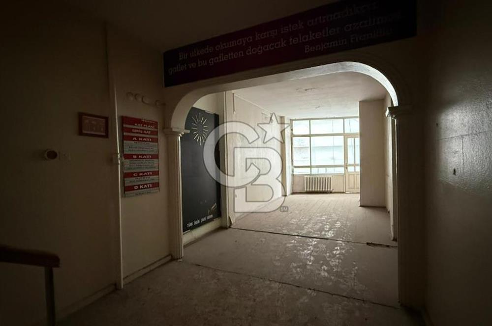 MECİDİYE'DE KİRALIK KOMPLE BİNA