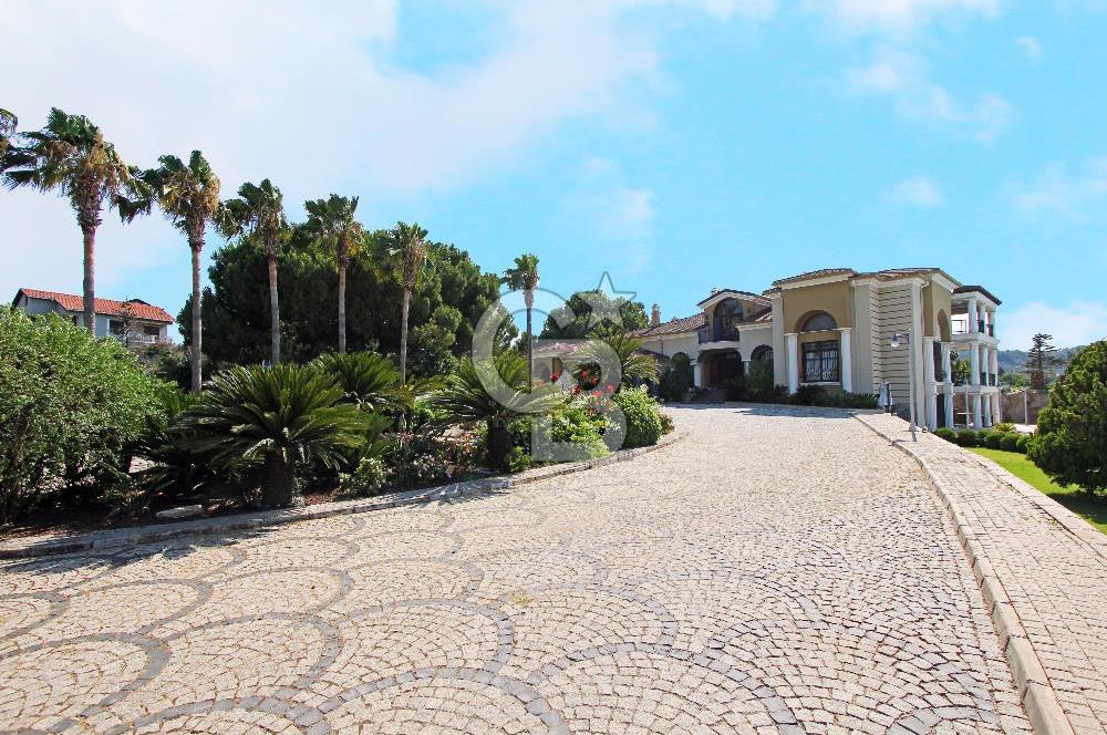 URLA İSKELE DE 800 M2 KAPALI ALAN MALİKANE VE 14.000 M2 ARAZİ
