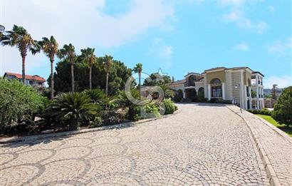 URLA İSKELE DE 800 M2 KAPALI ALAN MALİKANE VE 14.000 M2 ARAZİ