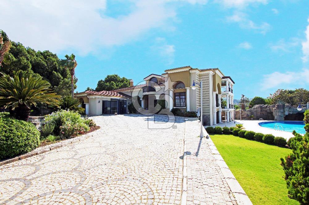 URLA İSKELE DE 800 M2 KAPALI ALAN MALİKANE VE 14.000 M2 ARAZİ