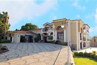 URLA İSKELE DE 800 M2 KAPALI ALAN MALİKANE VE 14.000 M2 ARAZİ