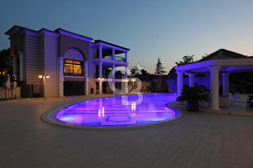 URLA İSKELE DE 800 M2 KAPALI ALAN MALİKANE VE 14.000 M2 ARAZİ