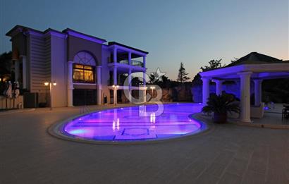 URLA İSKELE DE 800 M2 KAPALI ALAN MALİKANE VE 14.000 M2 ARAZİ