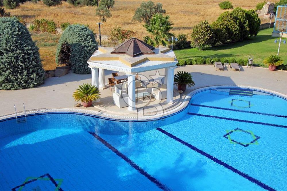 URLA İSKELE DE 800 M2 KAPALI ALAN MALİKANE VE 14.000 M2 ARAZİ