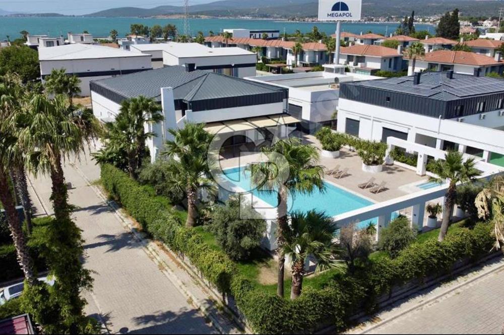 Megapol Urla Evlerinde Tek Katlı Tam Müstakil Havuzlu Villa