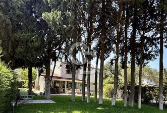 Urla Altınköy Sitesinde Satılık Bodrumlu Dubleks 5+1 Villa