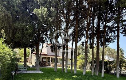 Urla Altınköy Sitesinde Satılık Bodrumlu Dubleks 5+1 Villa