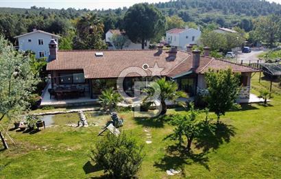 Urla Altınköy Çiftlik Evleri Sitesinde Satılık, Büyük Bahçeli, Tek Katlı Müstakil Villa