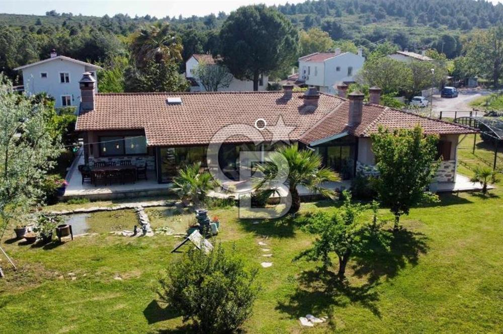 Urla Altınköy Çiftlik Evleri Sitesinde Satılık, Büyük Bahçeli, Tek Katlı Müstakil Villa