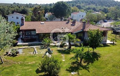 Urla Altınköy Çiftlik Evleri Sitesinde Satılık, Büyük Bahçeli, Tek Katlı Müstakil Villa