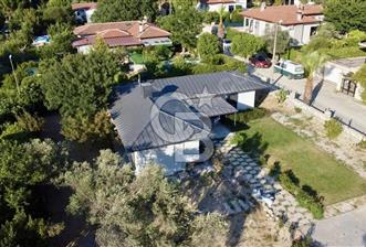 Urla İçmeler Umutköy Sitesinde Tek Katlı Tam Müstakil Villa