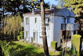Urla İçmelerde Menesköy Sitesinde 1750m2 Bahçe İçerisinde 5+1 Müstakil Villa