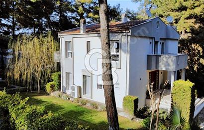 Urla İçmelerde Menesköy Sitesinde 1750m2 Bahçe İçerisinde 5+1 Müstakil Villa