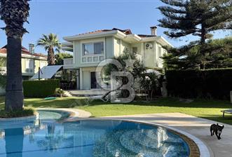 Çeşme Mamurbaba’da Site İçinde 5+1 Tam Müstakil Villa