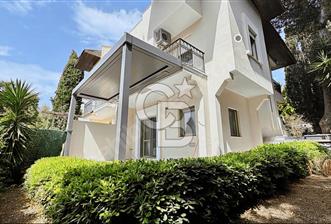 Çeşme Ardıç’ta Çok Özel Konumda Satılık 4+1 Villa