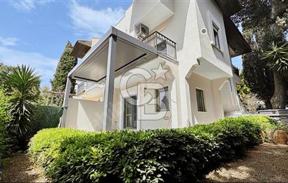 Çeşme Ardıç’ta Çok Özel Konumda Satılık 4+1 Villa