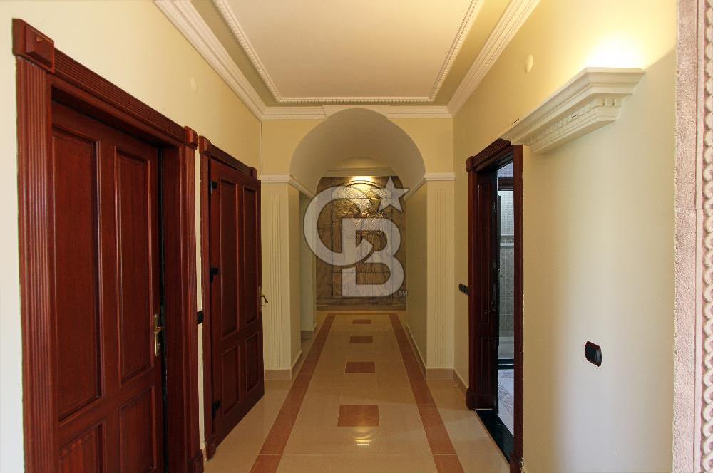 URLA İSKELE DE 800 M2 KAPALI ALAN MALİKANE VE 14.000 M2 ARAZİ