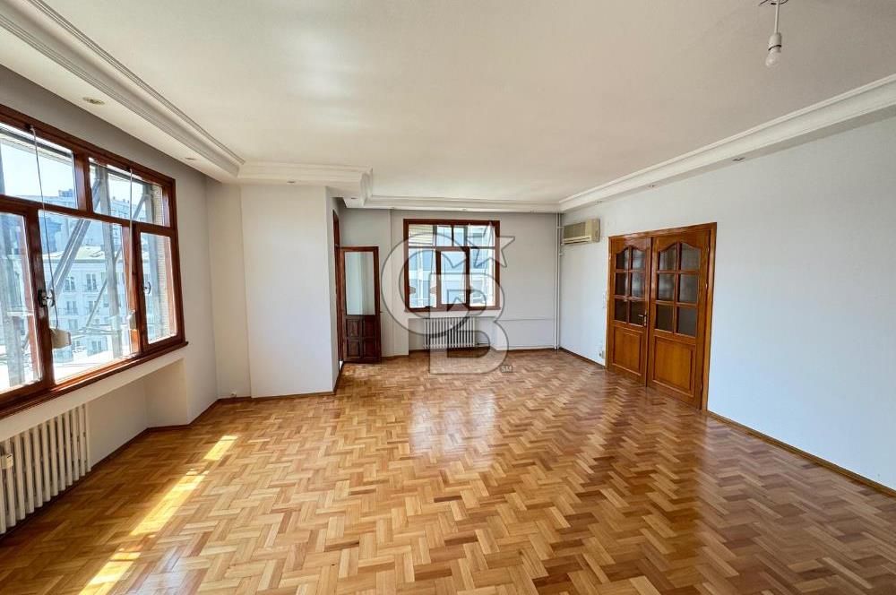 KADIKÖY CADDEBOSTAN MAH. KİRALIK 3+1 İÇİ YENİLENMİS DAİRE