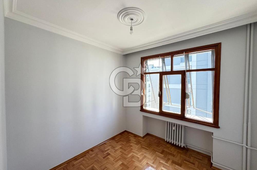 KADIKÖY CADDEBOSTAN MAH. KİRALIK 3+1 İÇİ YENİLENMİS DAİRE