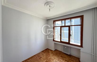 KADIKÖY CADDEBOSTAN MAH. KİRALIK 3+1 İÇİ YENİLENMİS DAİRE