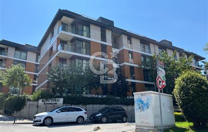 Acıbadem Koşuyolu Konaklarında Arakat Balkonlu Kiralık 3+1 Daire