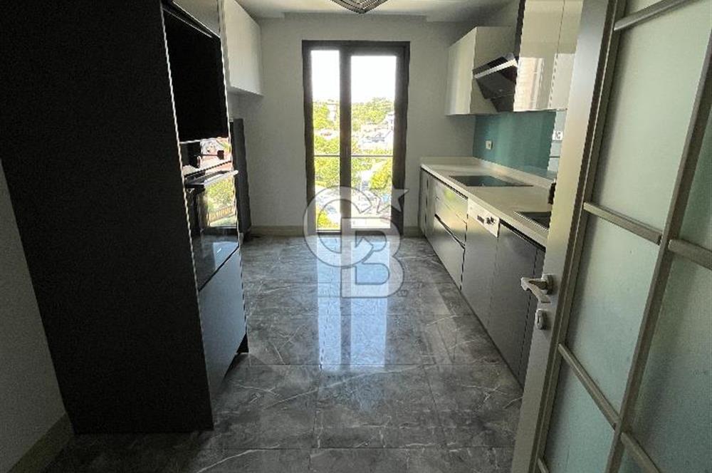 Acıbadem Koşuyolu Konaklarında Arakat Balkonlu Kiralık 3+1 Daire