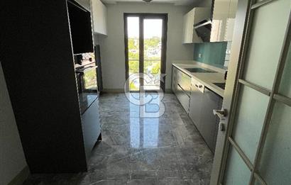 Acıbadem Koşuyolu Konaklarında Arakat Balkonlu Kiralık 3+1 Daire