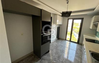 Acıbadem Koşuyolu Konaklarında Arakat Balkonlu Kiralık 3+1 Daire
