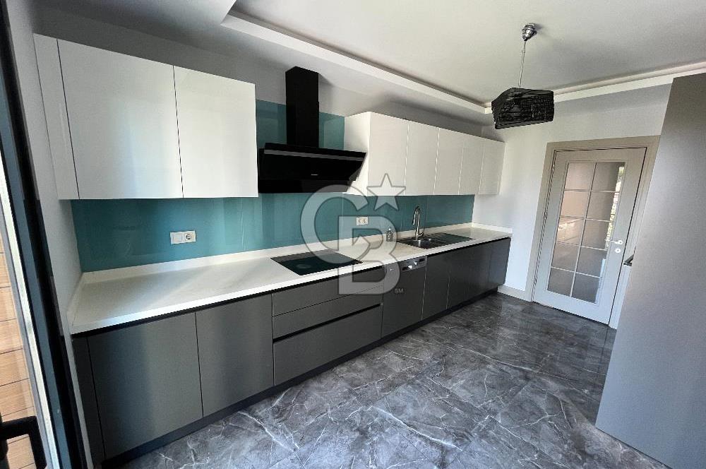 Acıbadem Koşuyolu Konaklarında Arakat Balkonlu Kiralık 3+1 Daire