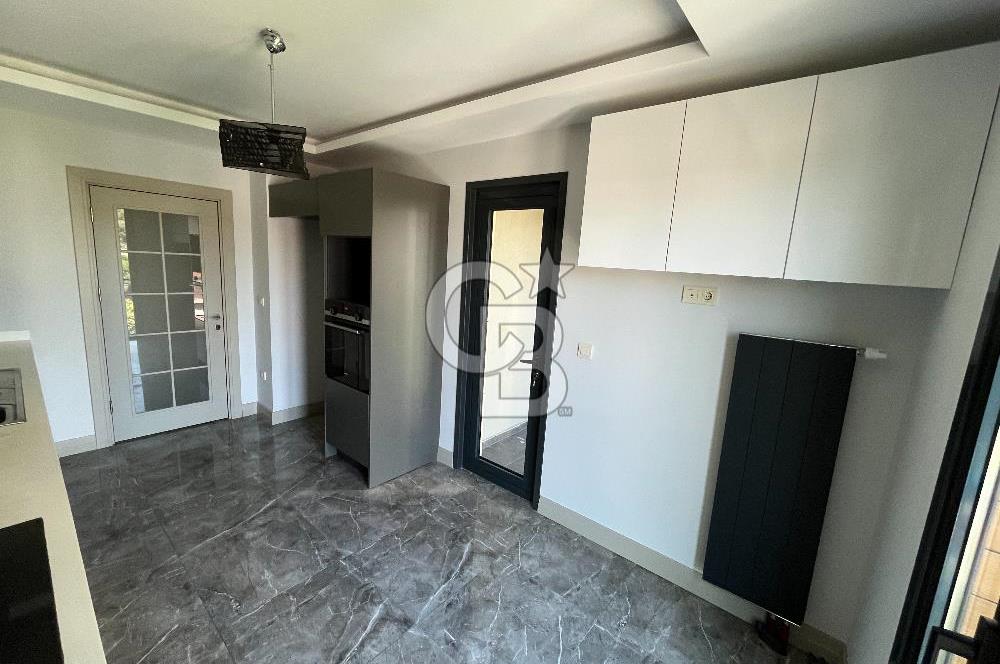 Acıbadem Koşuyolu Konaklarında Arakat Balkonlu Kiralık 3+1 Daire