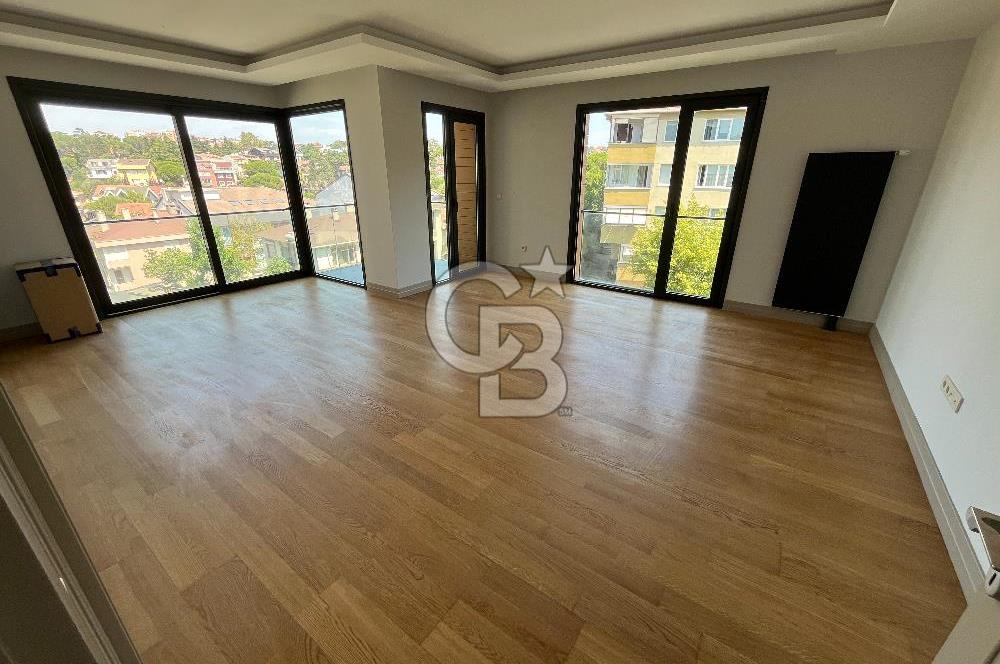 Acıbadem Koşuyolu Konaklarında Arakat Balkonlu Kiralık 3+1 Daire