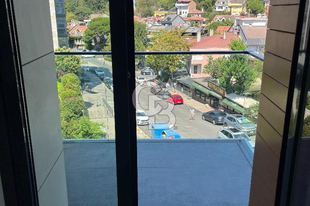 Acıbadem Koşuyolu Konaklarında Arakat Balkonlu Kiralık 3+1 Daire